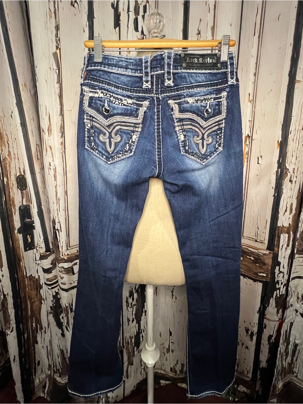 MUST HAVE ROCK REVIVAL BOOT CUT JEANS